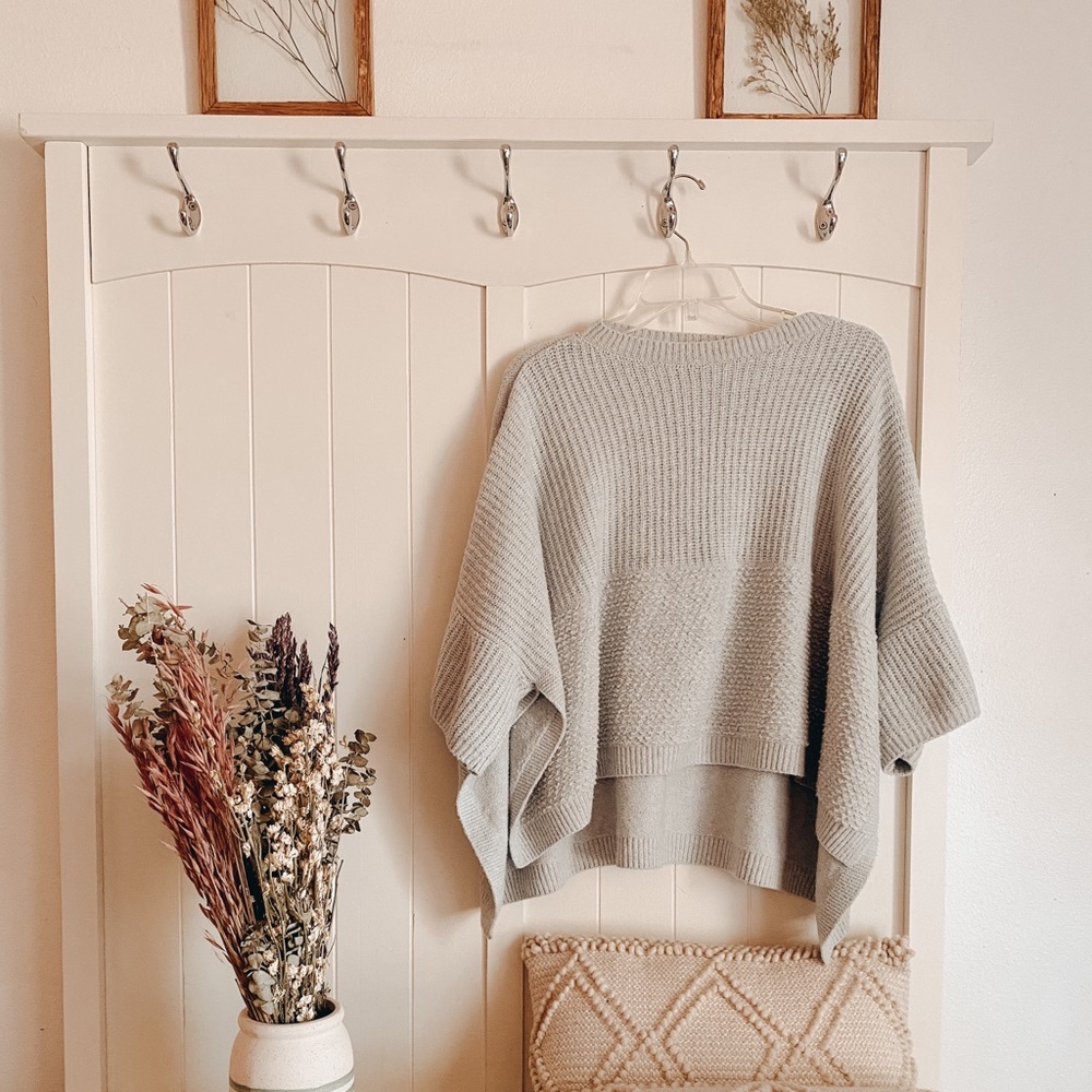 Sweater/poncho